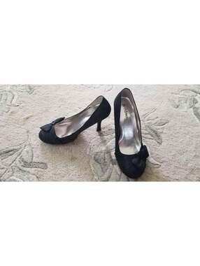 High heel shoes - size 7 - Le Chateau